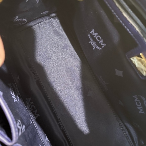 MCM PATENT ENAMEL MONOGRAM BAG WITH POUCH - Picture 15 of 16